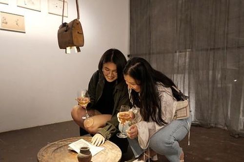 Giám tuyển - Người kết nối