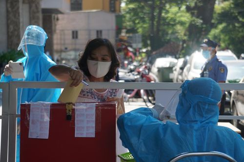 Đà Nẵng: Ngày bầu cử đặc biệt của những cử tri trong khu cách ly y tế