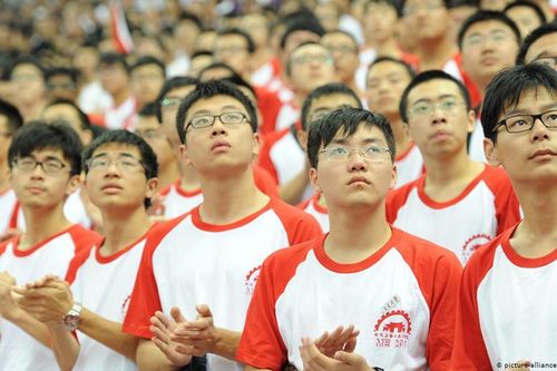 Báo động hiện tượng 'cận thị cách ly'