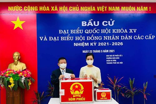 Hàng loạt sao Việt háo hức đi bầu cử trong 'ngày hội non sông'