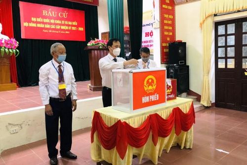 Hình ảnh hơn 85 vạn cử tri Hà Tĩnh đi bầu cử