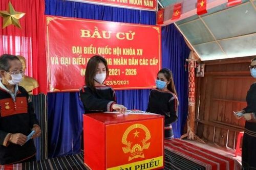 Cử tri Đắk Lắk đặt niềm tin vào những đại biểu nhân dân qua lá phiếu
