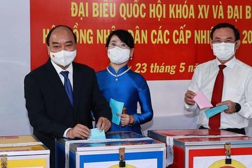 Chủ tịch nước và phu nhân bỏ phiếu tại huyện Củ Chi