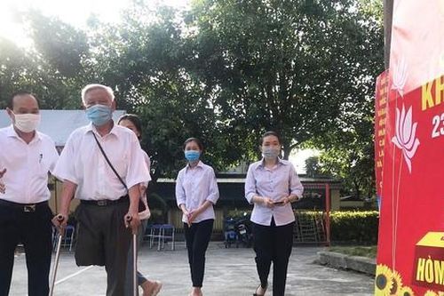 Sôi nổi ngày hội non sông trên quê hương Bác