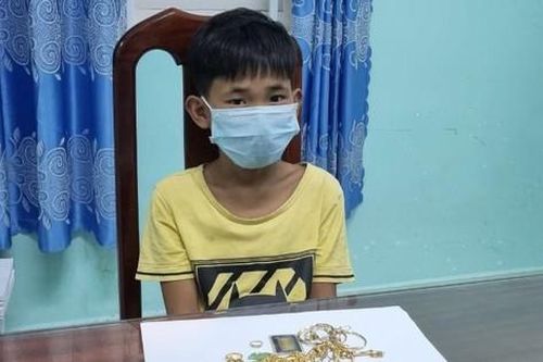 'Siêu trộm' nhí đột nhập nhà dân lấy vàng, tiền để chơi game và đánh bạc