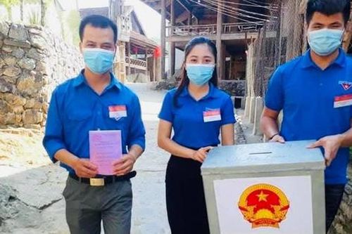 Sắc xanh tình nguyện từ miền xuôi đến miền ngược trong ngày hội non sông