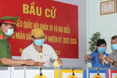 Bạn trẻ TPHCM làm tròn nghĩa vụ công dân, tích cực hỗ trợ bầu cử