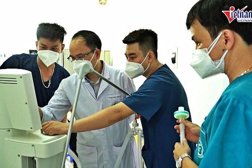 4 ngày thần tốc dựng khu hồi sức tích cực lớn nhất ở tâm dịch Bắc Giang