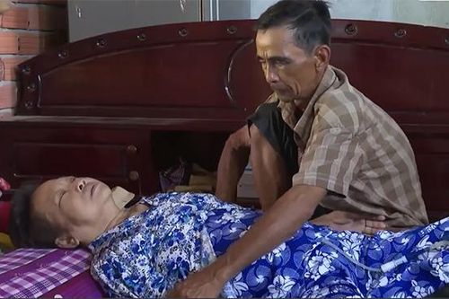 Hai con trai cật lực kiếm gần 80 triệu chữa trị cho mẹ bị suy thận, ung thư