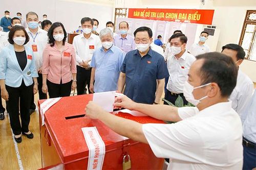 Chủ tịch Quốc hội vào tâm dịch Bắc Ninh, Bắc Giang kiểm tra bầu cử