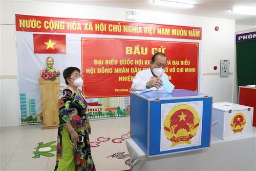Phó Thủ tướng Trương Hòa Bình bỏ phiếu bầu tại TP.HCM