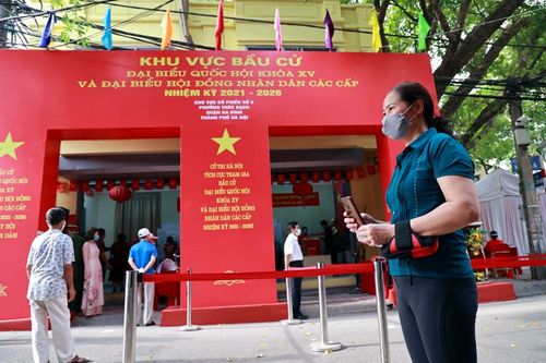 Cử tri bày tỏ niềm vinh dự và sự tin tưởng trong ngày bầu cử