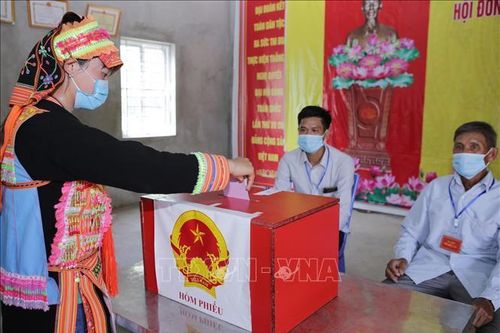 Nhiều địa phương hoàn thành bầu cử sớm với tỷ lệ cử tri bỏ phiếu đạt 100%