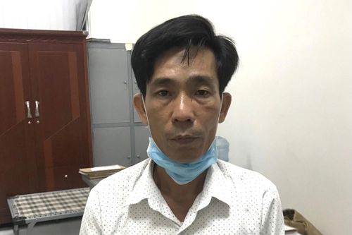 Bắt đối tượng sử dụng Thẻ công vụ giả tiếp cận người nhập cảnh trái phép