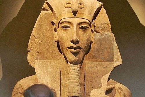 Bí ẩn dung mạo pharaoh Ai Cập Akhenaten lần đầu được hé lộ