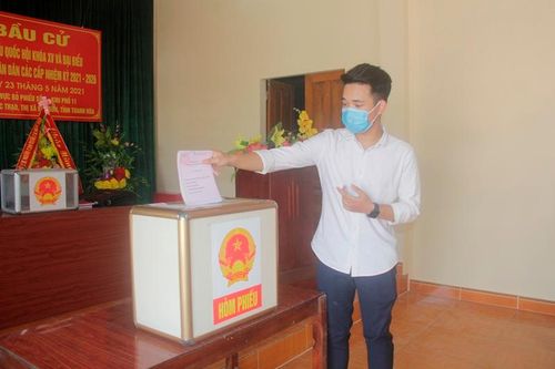 Sôi nổi ngày hội bầu cử tại đô thị công nghiệp phía Bắc của tỉnh