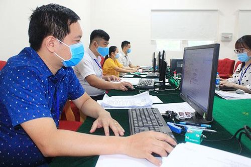Đến 9 giờ sáng nay: Đã có hơn 920,3 ngàn cử tri bỏ phiếu
