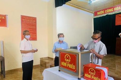 Những lá phiếu từ khu cách ly