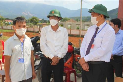Phó Bí thư Thường trực Tỉnh ủy Nguyễn Đăng Quang kiểm tra công tác tổ chức bầu cử tại huyện Đakrông và Hướng Hóa