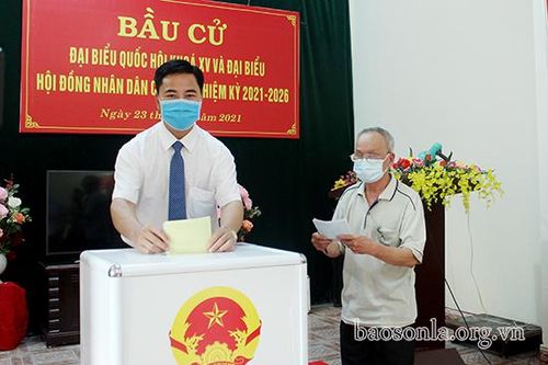 Toàn tỉnh có 1443 khu vực bỏ phiếu đạt tỷ lệ 100% cử tri đi bầu