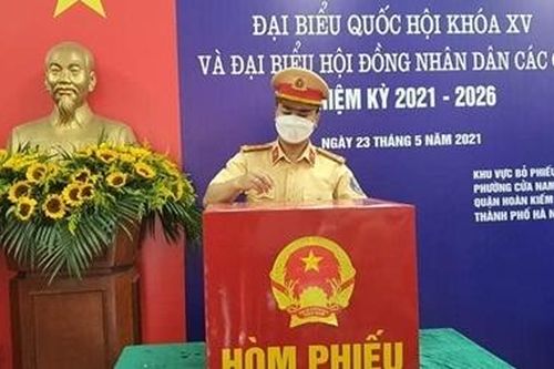 Cán bộ, chiến sĩ Công an Hà Nội hoàn thành nghĩa vụ công dân