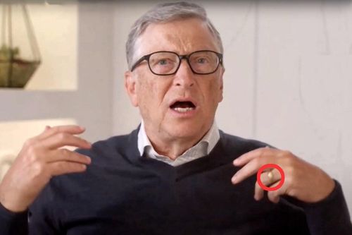 Bill Gates xuất hiện lần đầu sau ly hôn, vẫn đeo nhẫn cưới