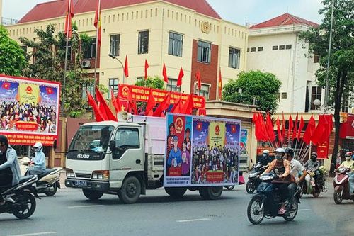 Không khí ngày bầu cử sáng 23-5 tại Thủ đô