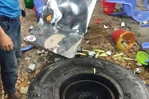 Hy hữu: Đang ngồi ăn uống trên vỉa hè, thực khách bỏ chạy tán loạn vì bị lốp ô tô văng trúng