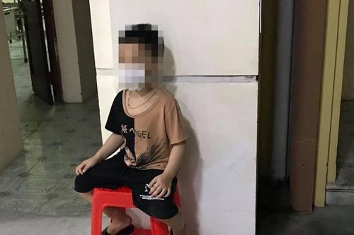Bé trai 6 tuổi ở Bắc Giang nhập viện một mình vì ông, bà, mẹ đều là F0