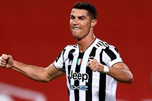 Ronaldo lập kỷ lục trong ngày không ra sân