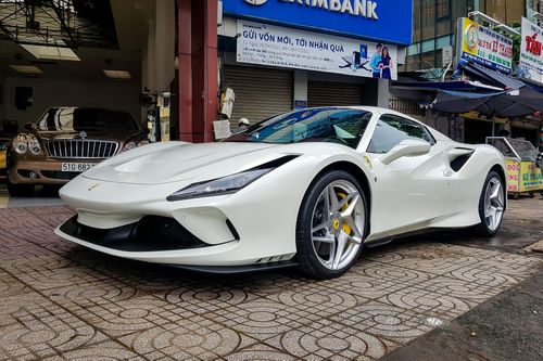 Ferrari F8 Spider với màu sơn đặc biệt tại Việt Nam