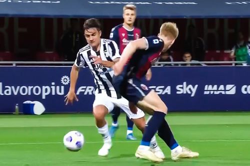 Dybala 'vặn sườn' hậu vệ trước khi hất bóng kiến tạo cho Morata