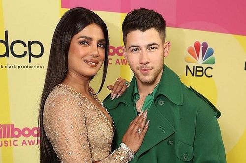 Vợ chồng Nick Jonas và dàn sao dự thảm đỏ Billboard Music Awards 2021