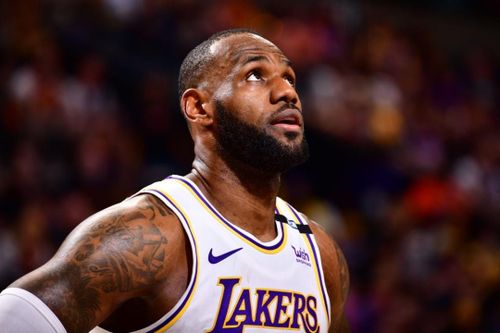 LeBron James bất lực trong trận thua của Lakers