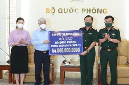 Trao hơn 54 tỷ hỗ trợ Bộ Quốc phòng chống dịch