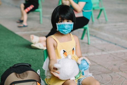 24 bé 5 tuổi đi cách ly tập trung ở Bắc Giang