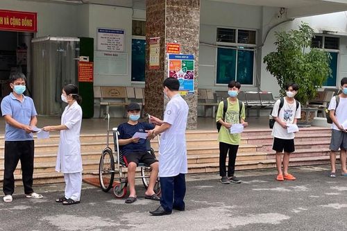 12 ca mắc COVID-19 đầu tiên ở Bắc Ninh được ra viện