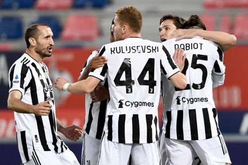 Juventus thoát hiểm kịch tính, PSG thành cựu vương Ligue 1