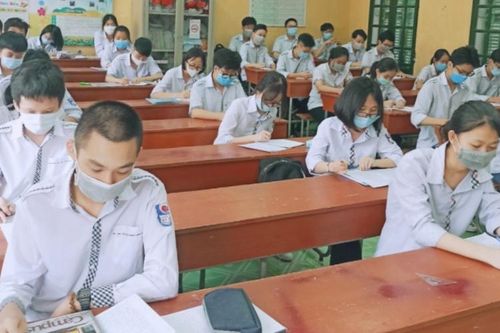 Hơn 44 nghìn học sinh lớp 9 và 12 ở Thái Bình trở lại trường học tập