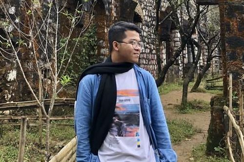 'Vì ta còn trẻ nên cứ xách ba lô lên và đi'