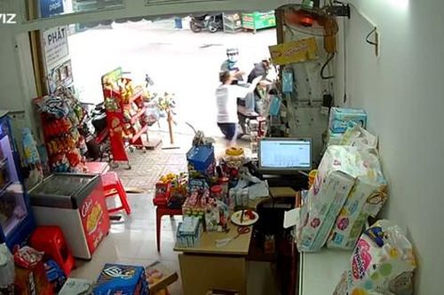 Bắt 2 'bợm nhậu' chuyên giả vờ mua rồi cướp bia của các cửa hàng ở TP Thủ Đức