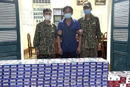 BĐBP An Giang bắt 1 đối tượng, thu giữ 4.000 gói thuốc lá ngoại