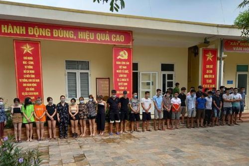 40 thanh niên chơi 'bóng cười', sử dụng ma túy giữa mùa dịch