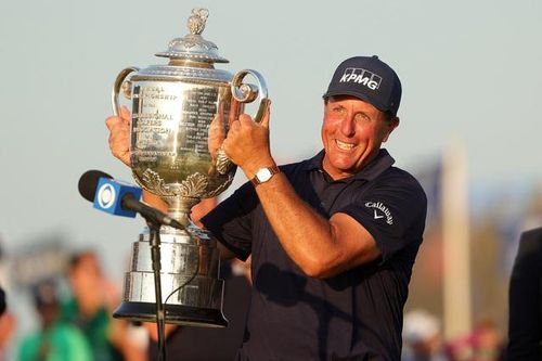 'Lão đại' Phil Mickelson đi vào lịch sử khi vô địch PGA Championship 2021