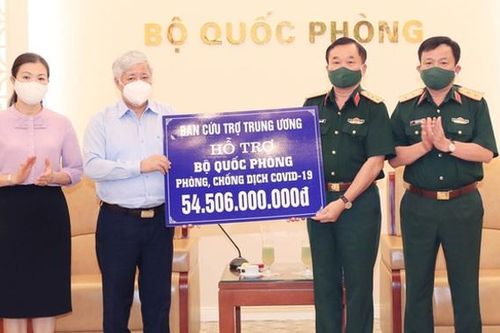 Trao hơn 54 tỷ đồng cho Bộ Quốc phòng phục vụ công tác phòng, chống dịch COVID-19