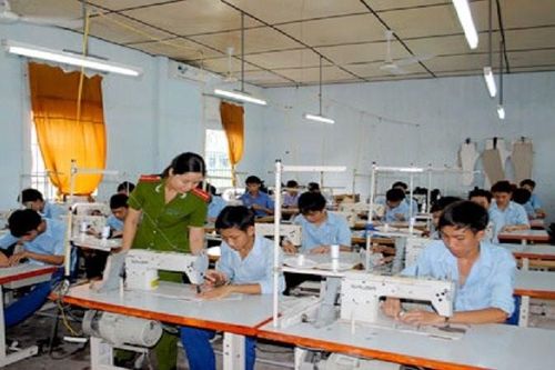 Bỏ quy định người được giáo dục hằng tháng phải báo cáo người giúp đỡ