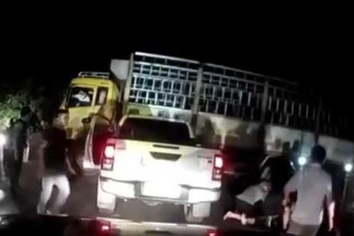 Dùng bàn chông, nổ súng chặn bắt ô tô chở ma túy