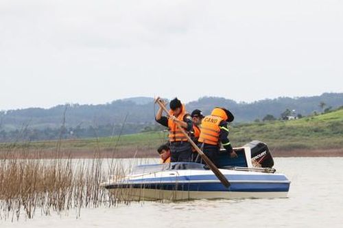 Tìm người mất tích trong vụ chìm tàu hút cát ở 'ngã ba tử thần'