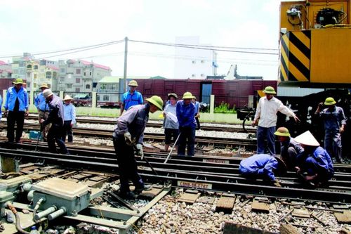 Bộ GTVT ký hợp đồng hơn 2.800 tỷ đặt hàng bảo trì đường sắt