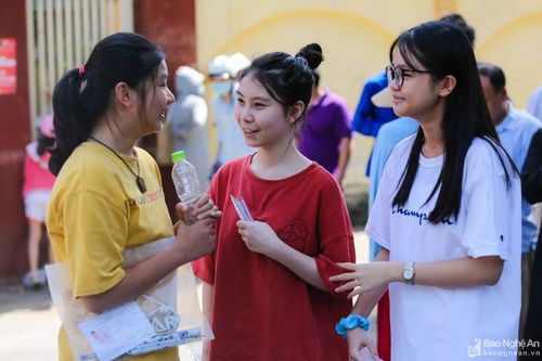 Hơn 1.400 hồ sơ đăng ký thi vào lớp 10 Trường chuyên Phan Bội Châu